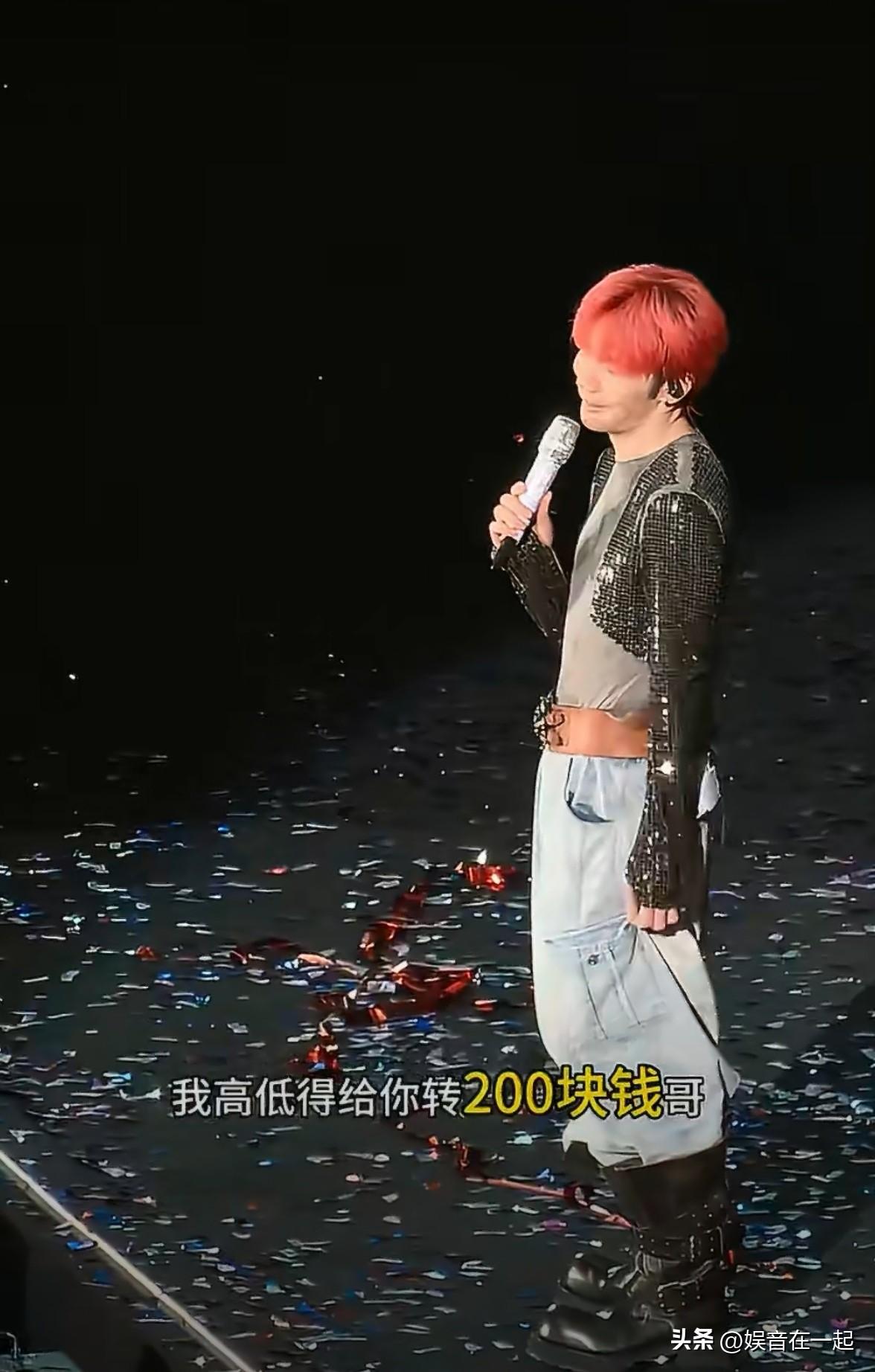 李荣浩真是演唱会宠粉界的一股清流！2026年南宁演唱会上，有粉丝说第一次追的星是