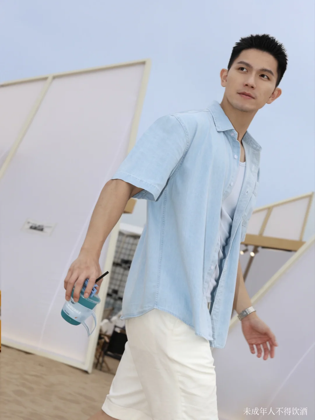 灵感发酵时刻 一杯冰JOYS邂逅海边松弛