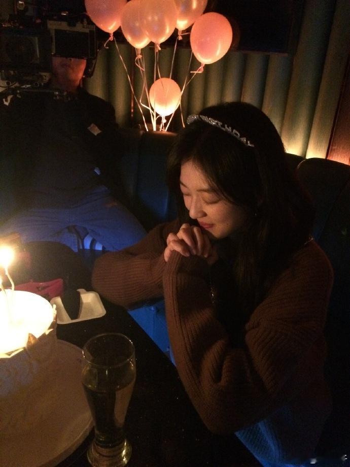 孙千发尚之桃生日照 孙千发尚之桃生日照，真的是让我感觉很有意思啊，看来她对这个角