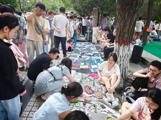 西安高校干了件让全网点赞的事！毕业季收了 3000 多件，毕业生留下的生活用品，