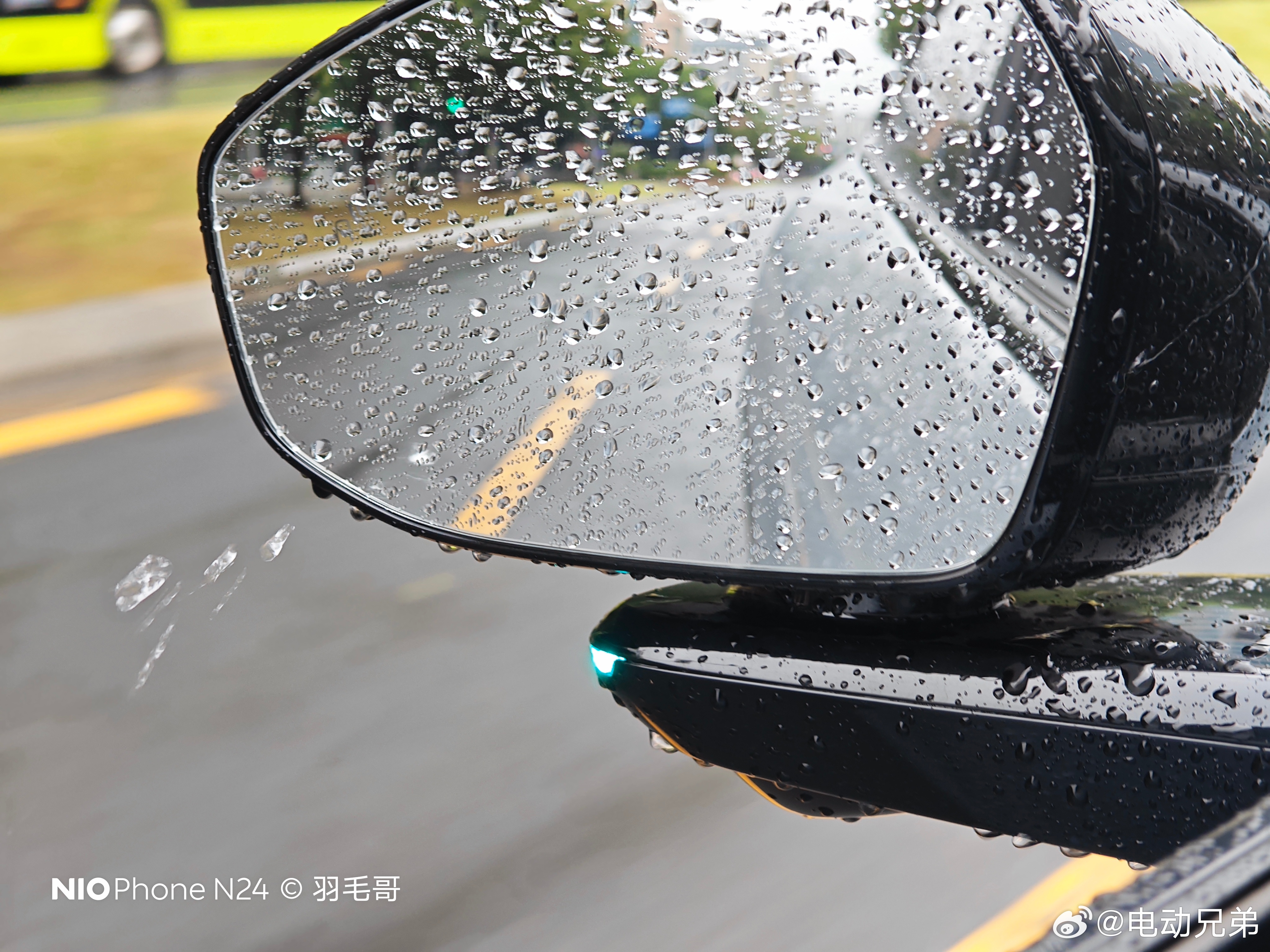 下雨了，一场秋雨一场凉，最近的心情还挺复杂的。电动兄弟 ​​​