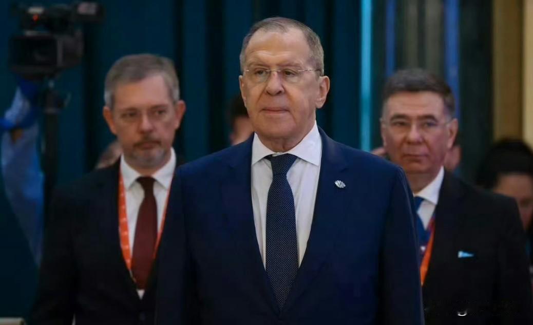 拉夫罗夫说，特朗普是俄乌和平进程的努力促进者，欧洲则是主要障碍。
他警告，若欧洲