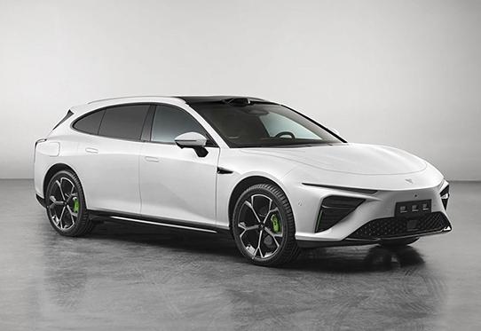 日前，哪吒S猎装实车图发布。外观方面，哪吒S猎装版车头造型和哪吒S保持一致，采用