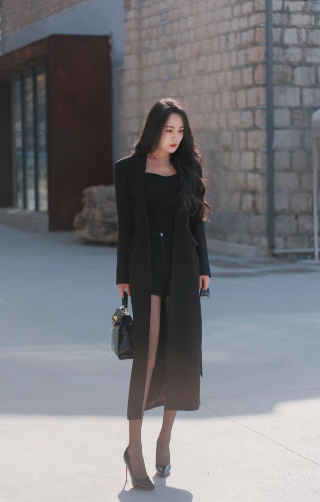 这个简约穿搭吸睛吗？