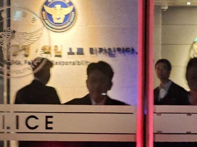 方时赫结束第三次审查方时赫结束第三次调查 方时赫接受长达13小时的第三次调查后回