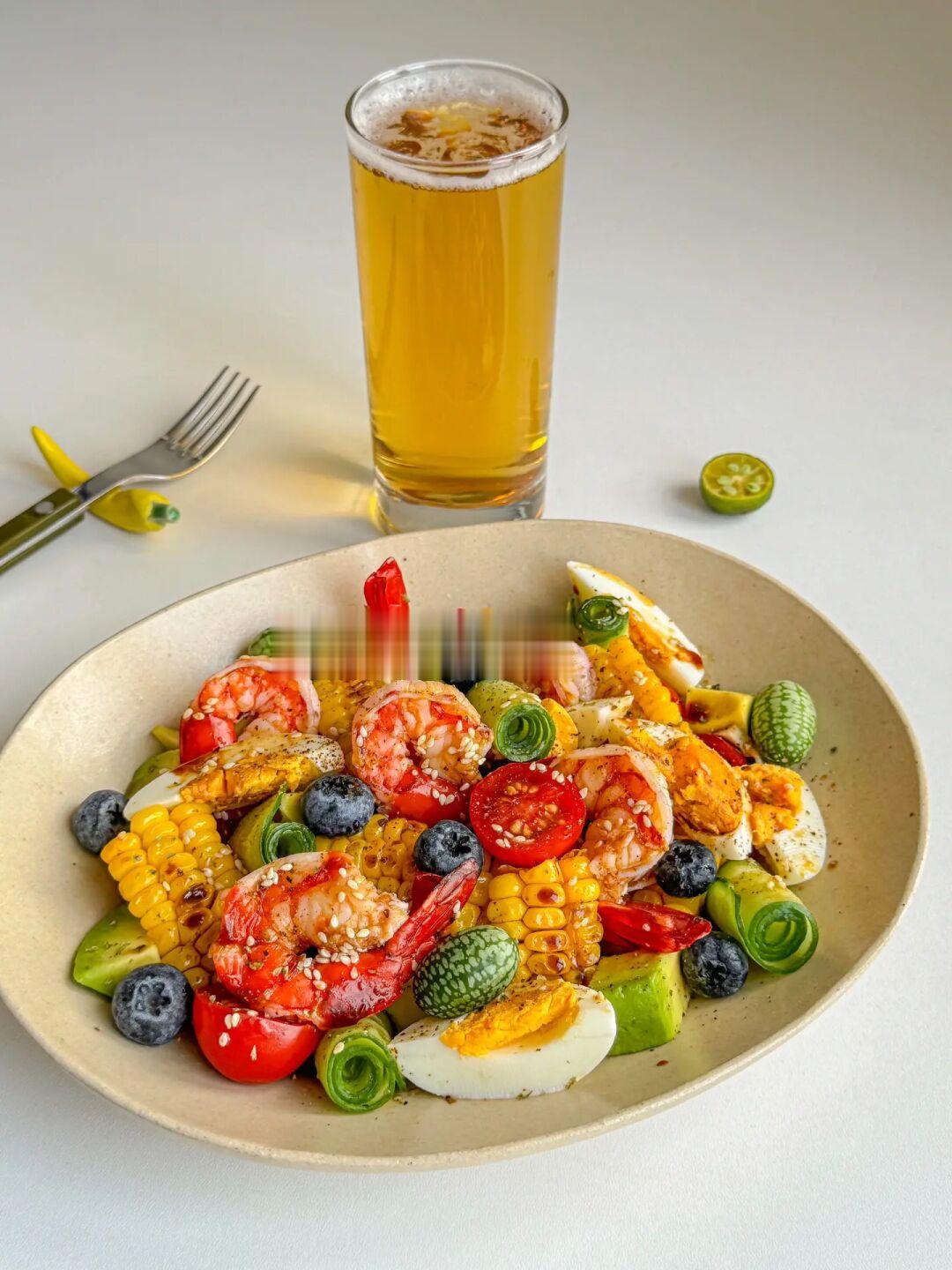 节后清爽料理🥗牛油果虾仁沙拉🥑无醇啤酒🍺