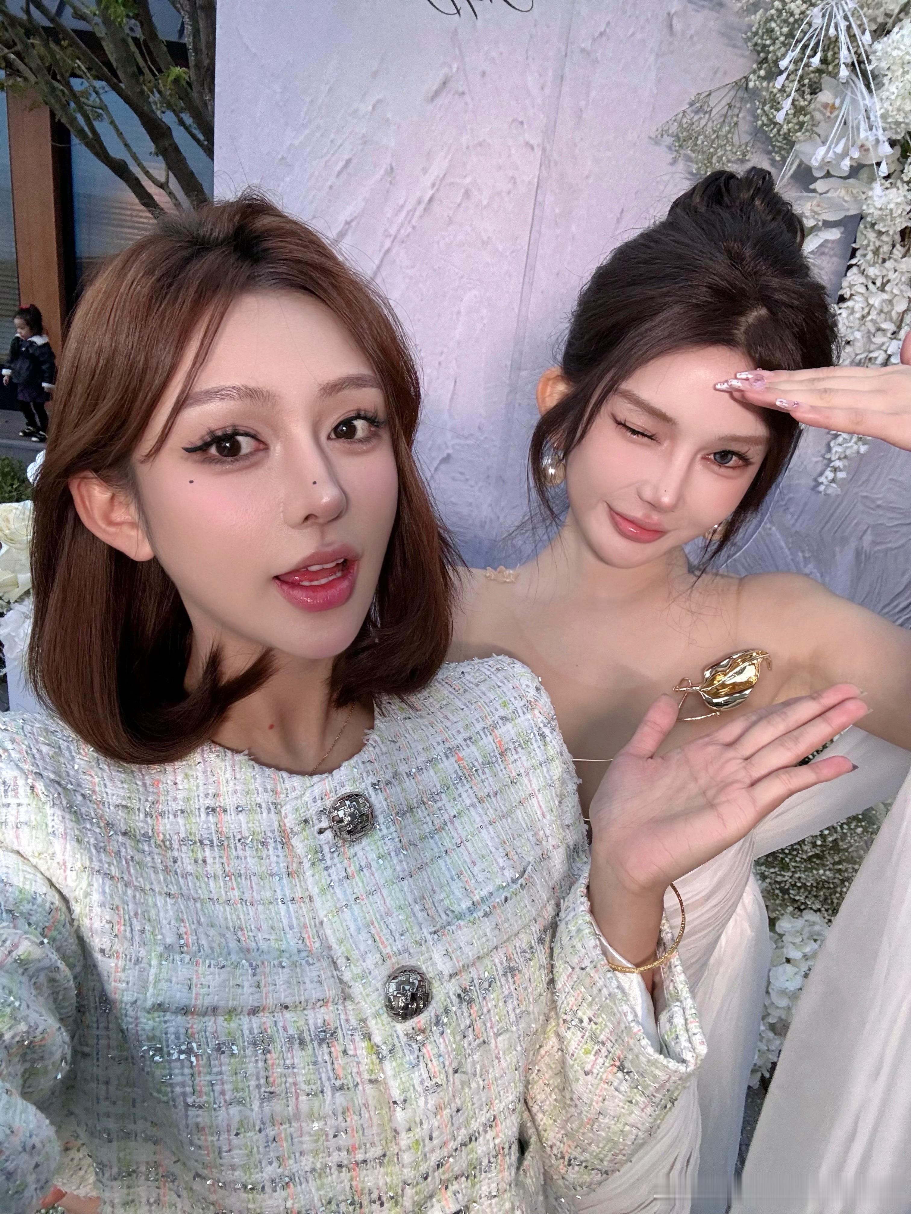 来参加媛宝生日啦🎂 顺便顺走了好多媛姐和豆姐的衣服 明天在媛直播间卖我今天穿的