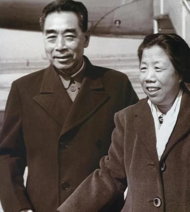 “恩来，不如我们一起退党，留在法国，不问政事，可好？” 张若名没想到的是，这句话