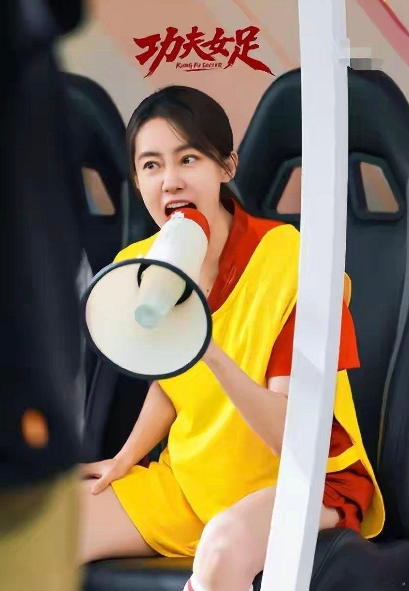 零片酬苦练半年放在内娱几乎找不到第二个，张小斐却被骂演砸星爷新片！到底冤不冤 