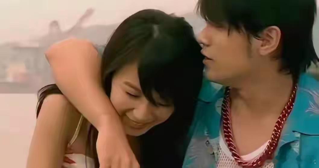 周杰伦 田馥甄周杰伦田馥甄梦幻同框，乐坛天王与天籁歌姬神仙联动，从《热带雨林》到