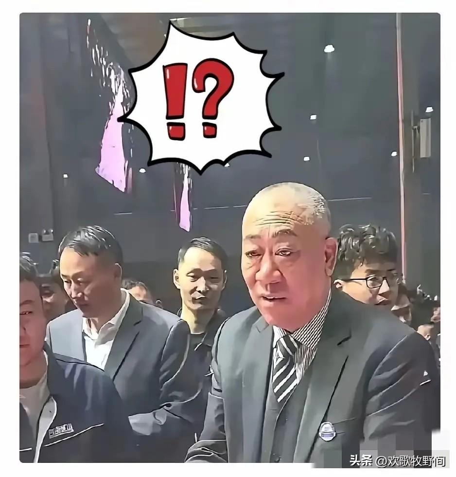 河南那个矿机老板，估计这两天人都傻了。年前撒钱有多风光，年后开工就有多“头疼”。