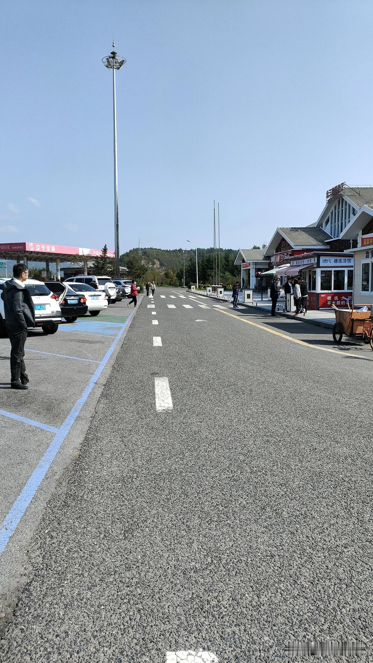 出差了，下乡扶贫，服务区休息