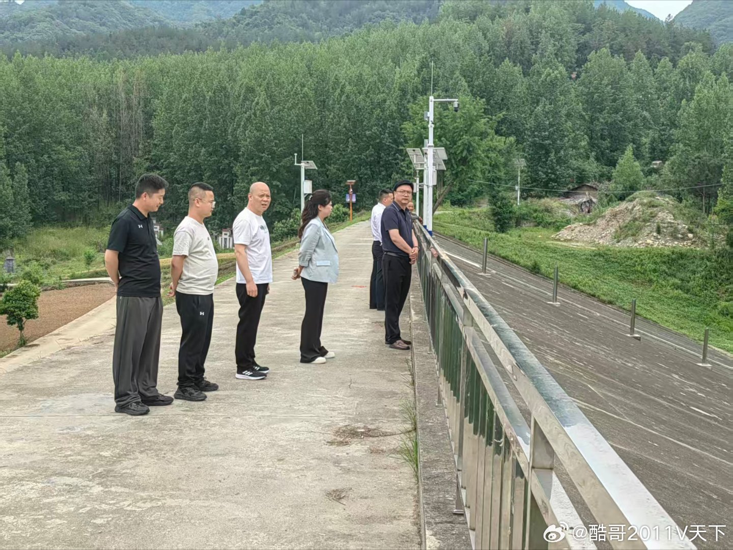 房县 城关镇：一线检查防汛工作 筑牢安全防线十堰爆料提前检查防汛工作筑牢安全防线