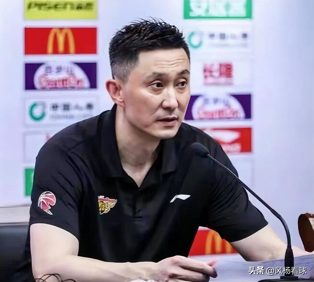 虽然广东121-107战胜北控，杜锋依然点名批评这3人表现不合格！
1、徐杰状态