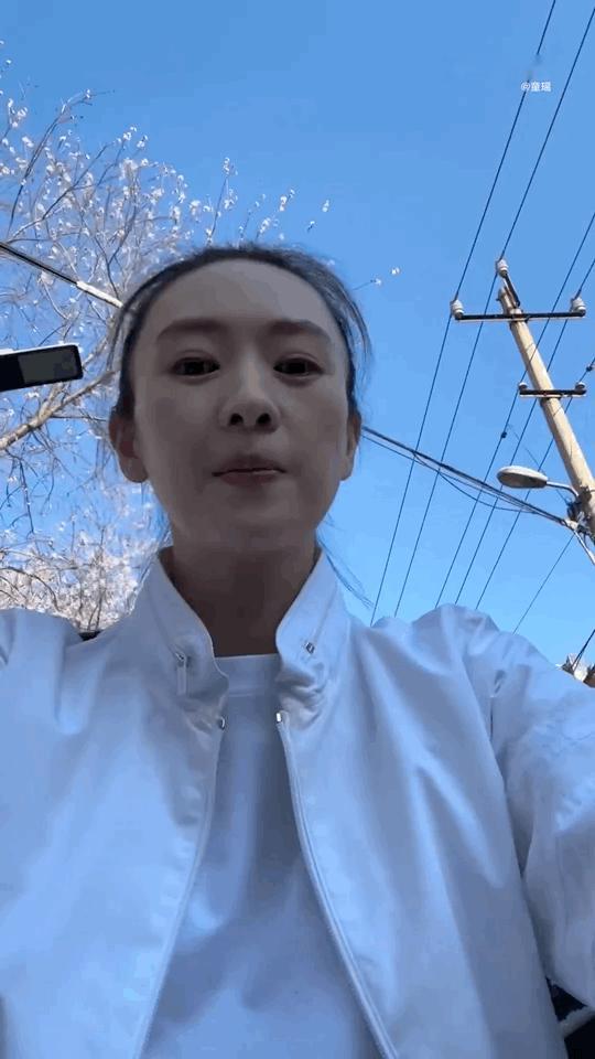 童瑶在骑行前向杨天真寻求建议，最终采纳了后者推荐的路线，并在实际体验后感叹“不虚