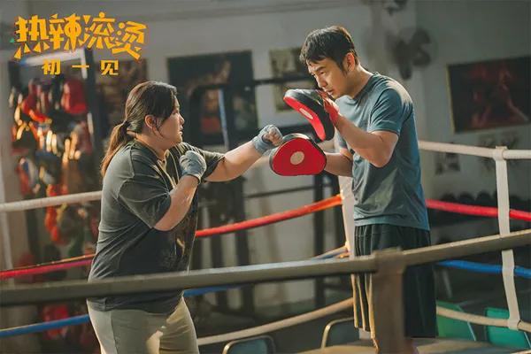 从《你好，李焕英》到《热辣滚烫》：贾玲电影的社会共鸣
贾玲的电影不仅仅是票房的胜