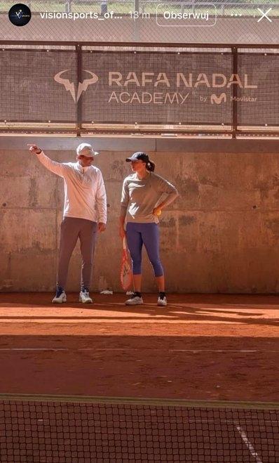 有纳豆的全力支持，斯瓦泰克必将在红土重新崛起。
纳达尔还亲自上场指导，而且将自己