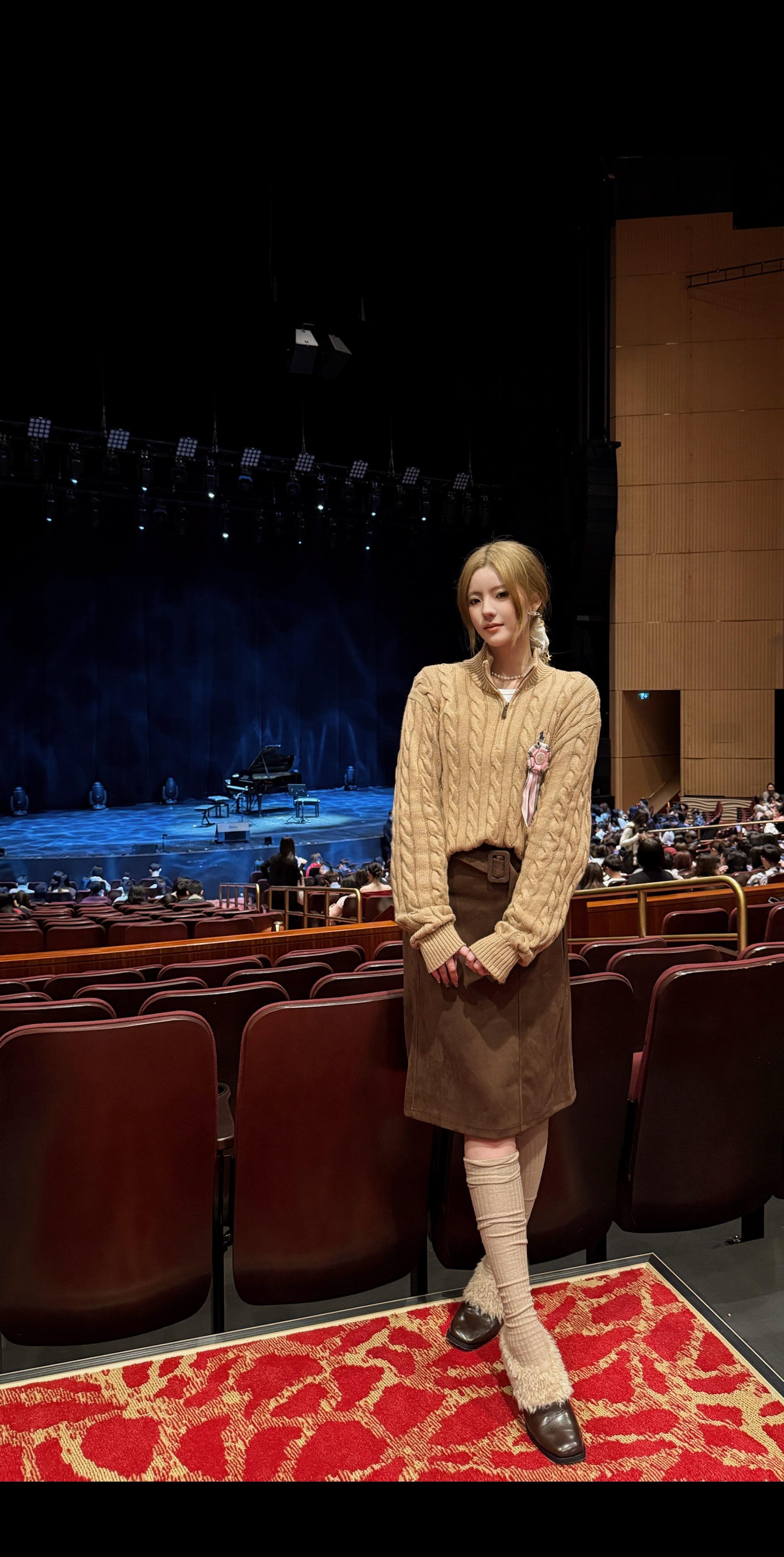 今年聖誕跟歐陽娜娜過 “𝑂𝑑𝑒 𝑡𝑜 𝐹𝑜𝑢𝑟 𝑆...