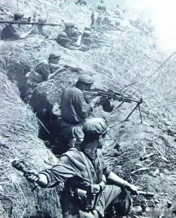 1979年，中央会议讨论出兵越南问题，会上，各将领态度有所不同，其中，叶剑英元帅