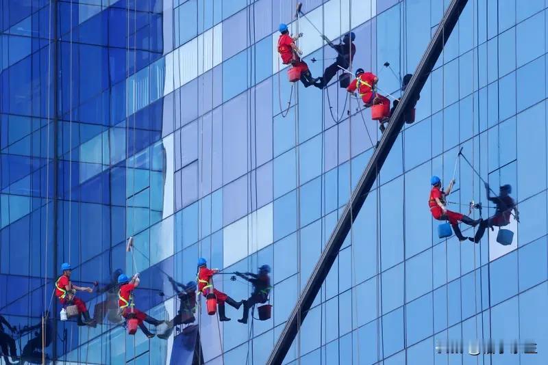 上海计划三年培育员工制家政企业 持证人员比例将超90%
上海宣布用三年时间培育一