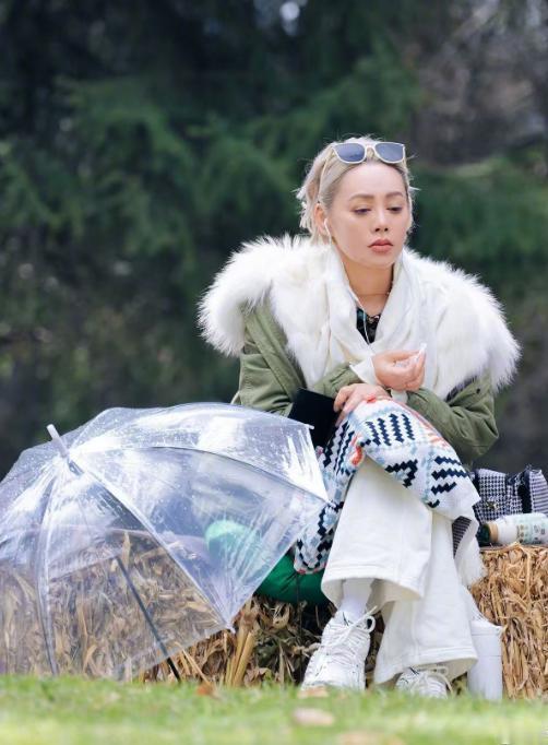 万万想不到，宁静竟然在帮刘晓庆数她到底谈了多少次恋爱！
《一路繁花2》的蒙古站，