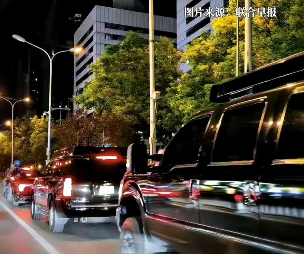 尽管穷得快当三角裤了，但派头还是要的……
