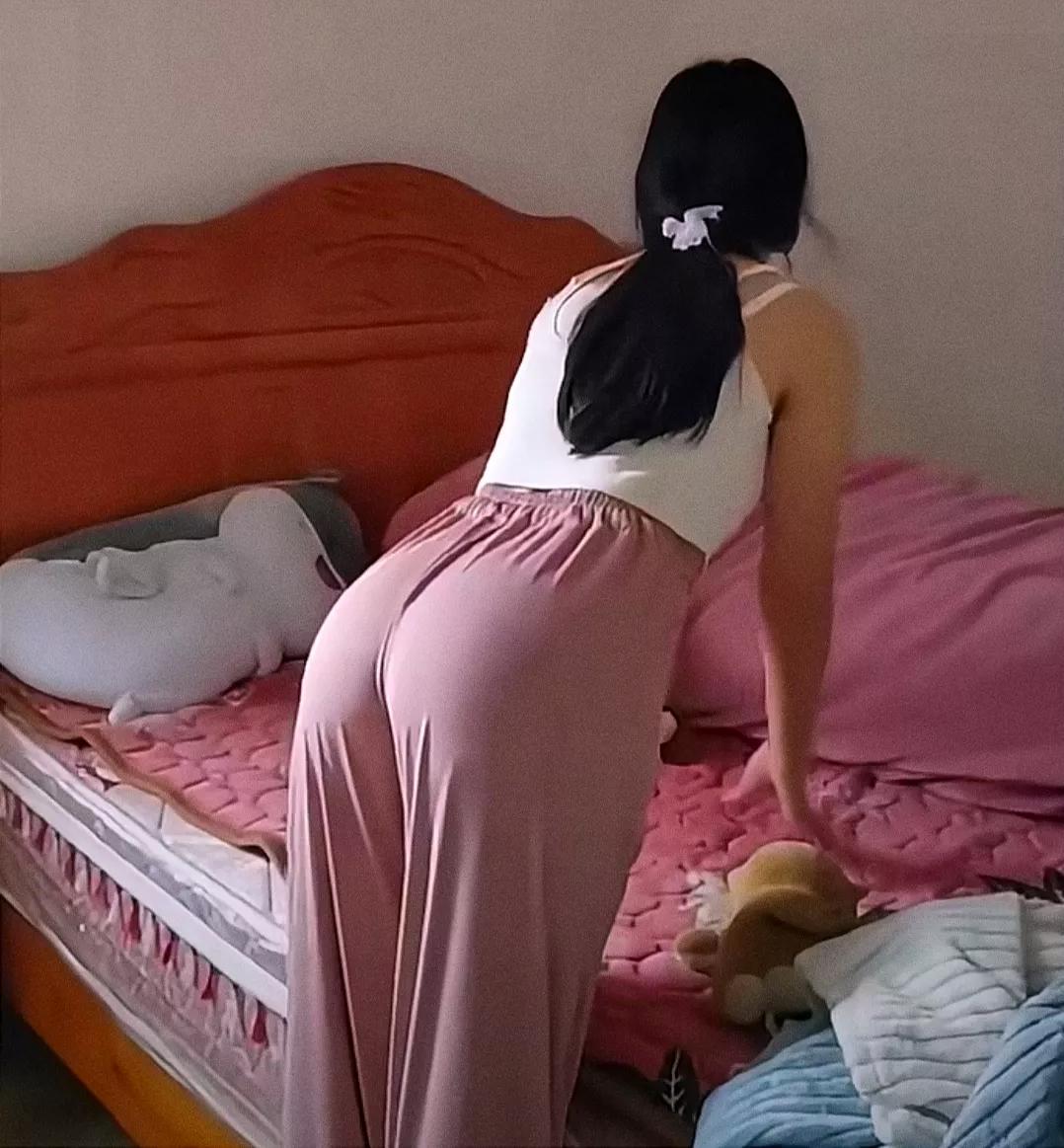 都是我丈夫的错，他五十多岁了，精力旺盛，欲望强盛，每个星期都要和我“嗯哼”五、六