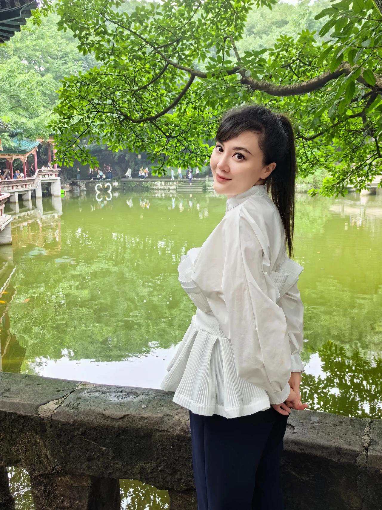 欲望山河十万里，需登层楼；[比心]
欲登层楼，风雨垂身不言休。[心]