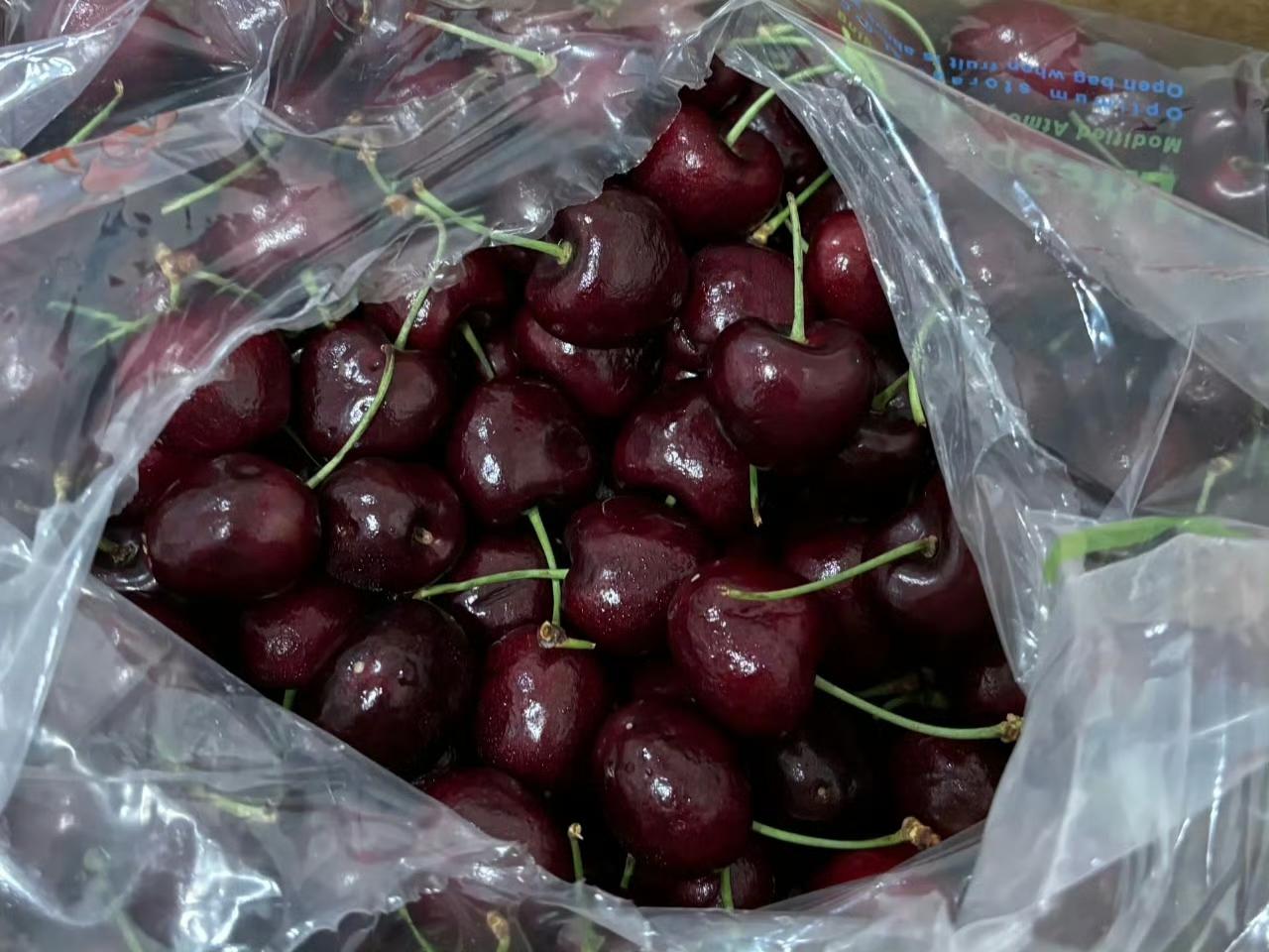 终于弄明白了
为什么车厘子价格突然大跳水了
不是因为不好吃，也不是它不高端了，而