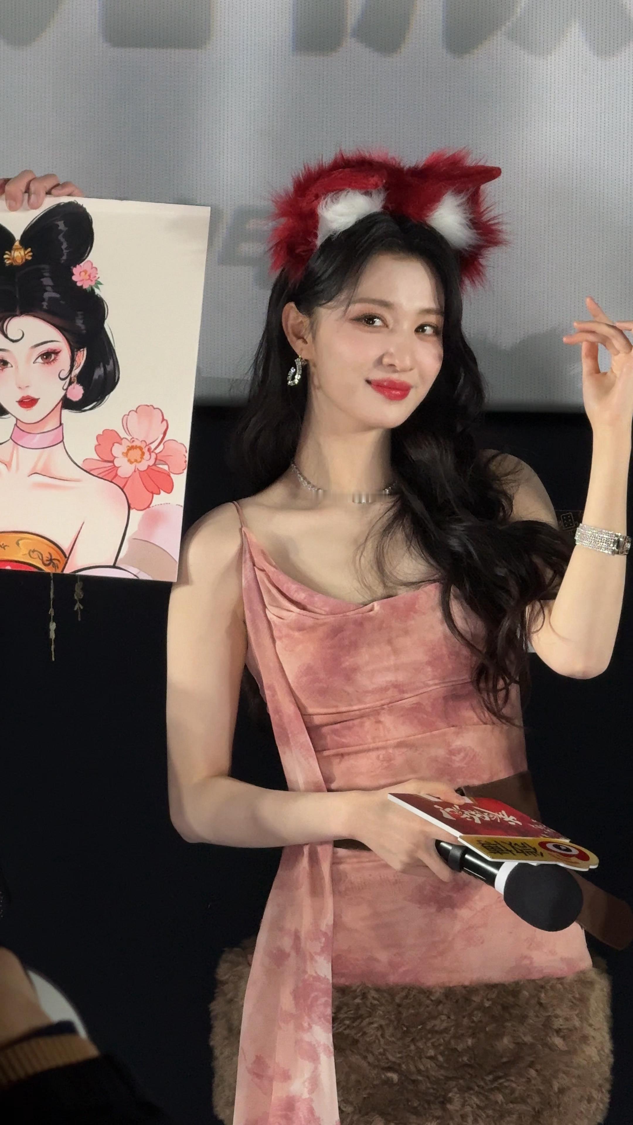 王楚然模仿妲己表情包 这个船儿魅丝我了 