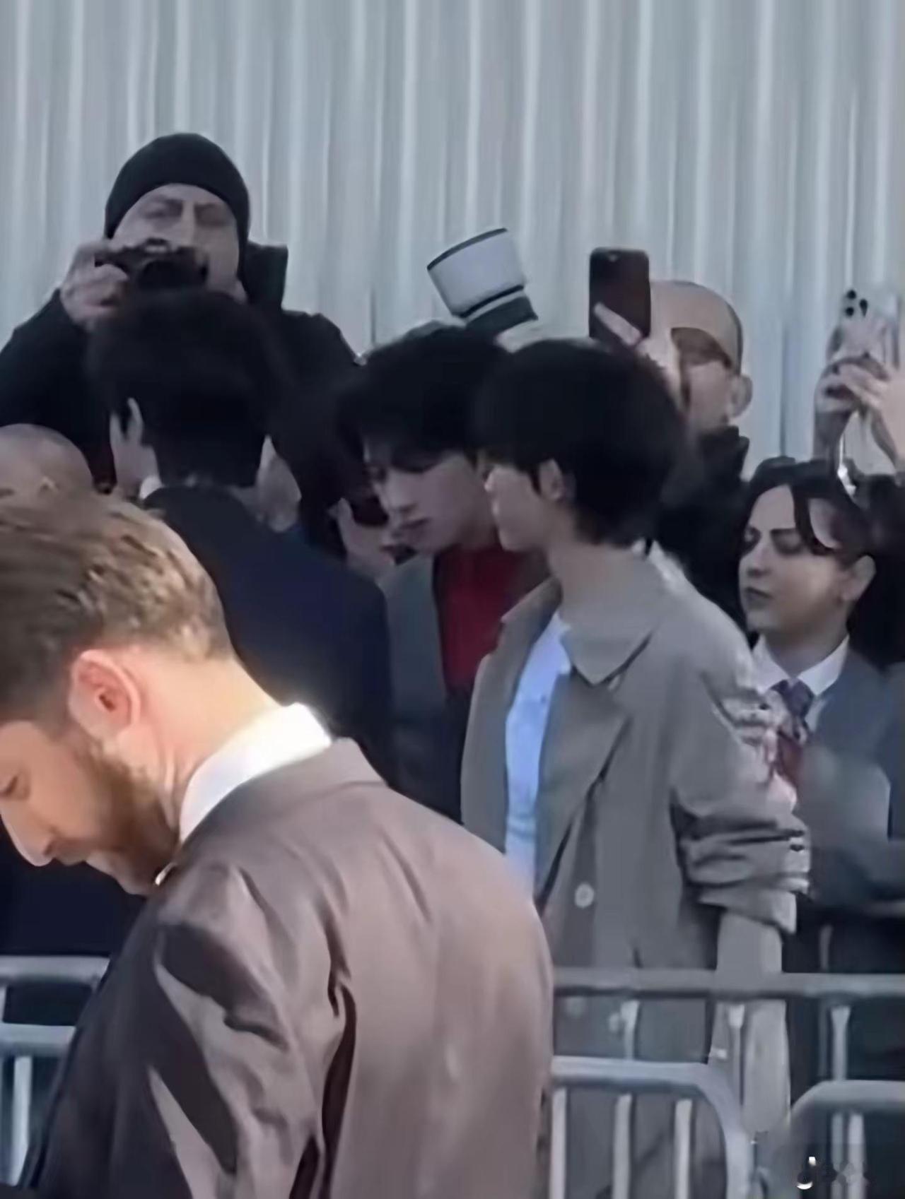哥哥就是哥哥呀。感我此言良久立 朱苏棍铲年上