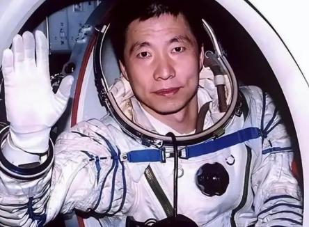 杨利伟为什么后来再也没有登天？其实，他能够活着回到地球就已经是万幸，在他攀登太空