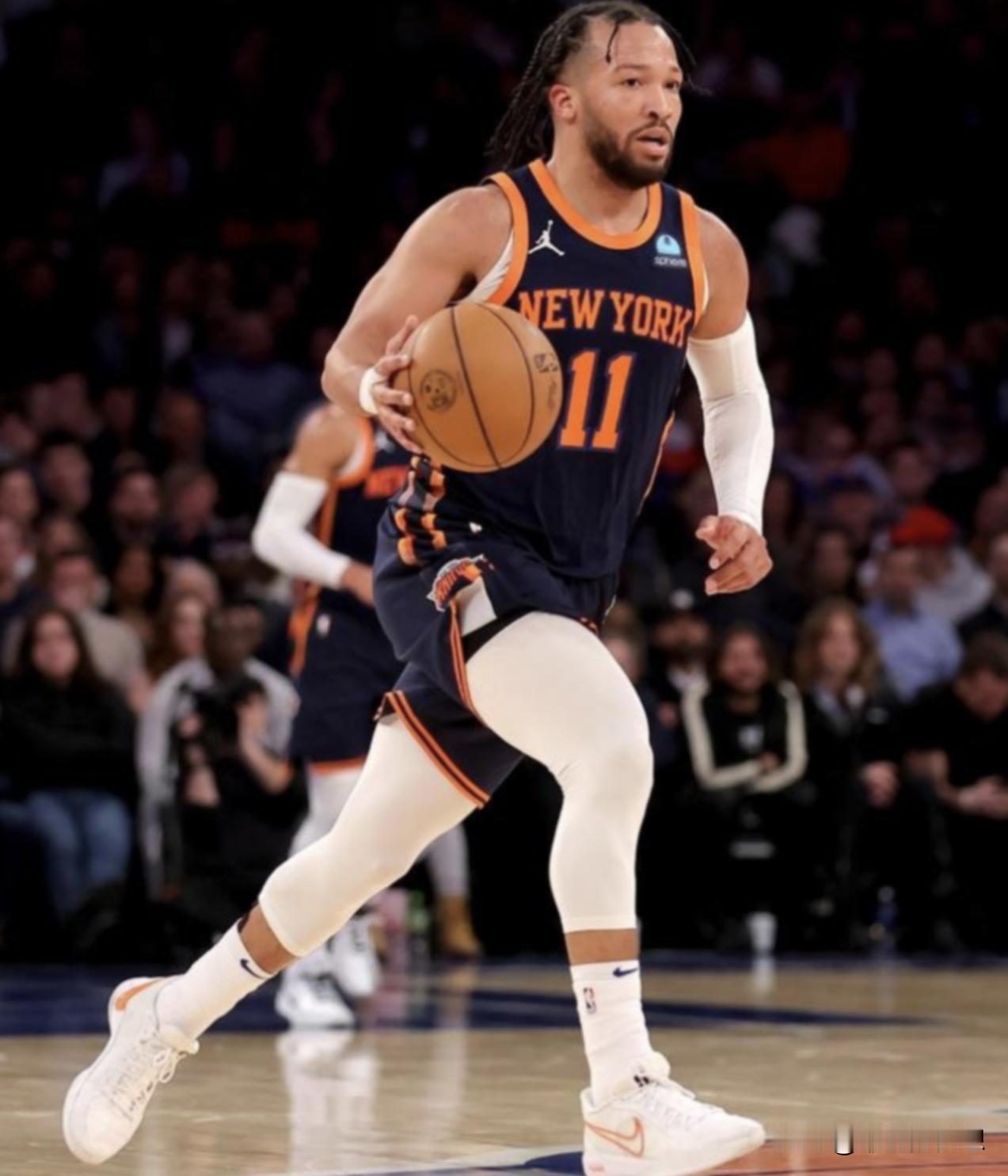 看看本赛季布伦森夺冠后已经超越了哪些NBA巨星？

欧文——欧文有1冠但永远是詹