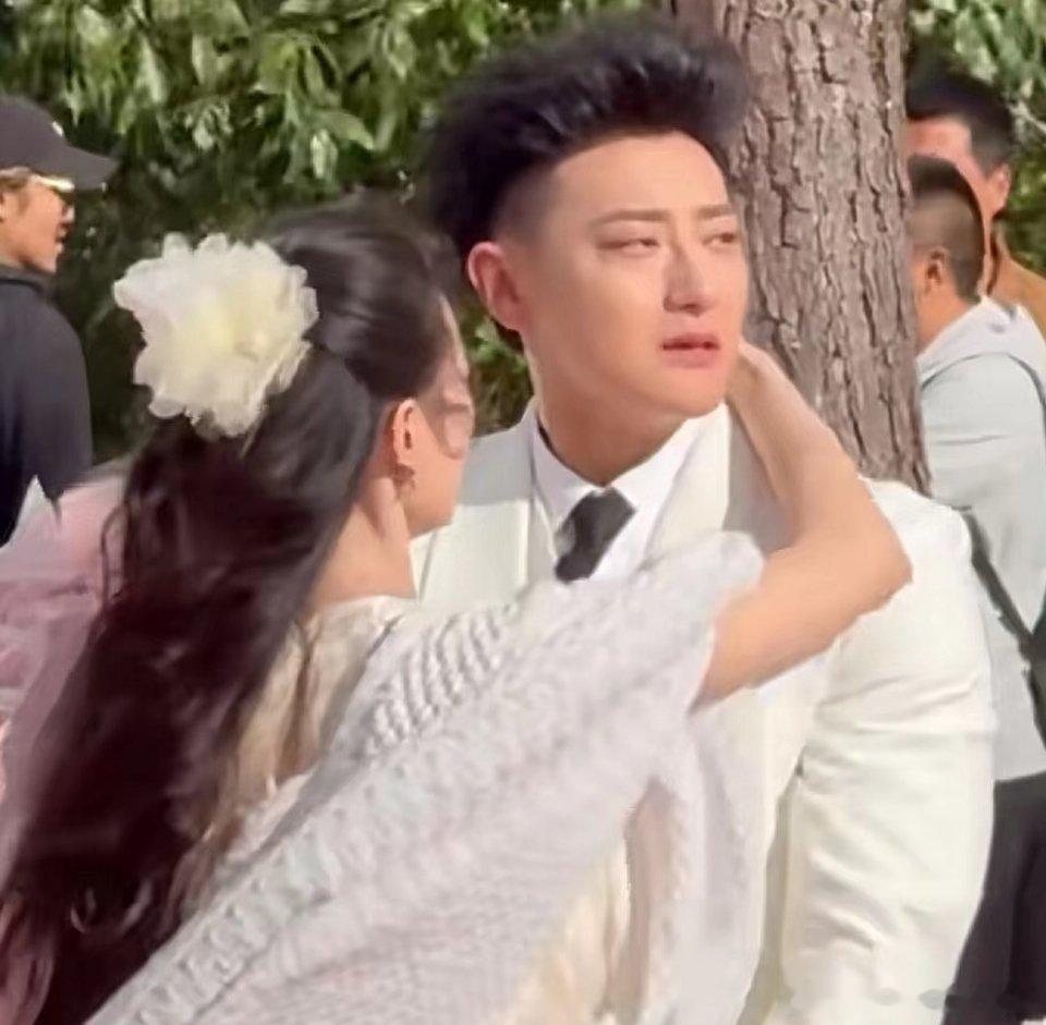 请问芳龄多少才能秃成这样 ​​​