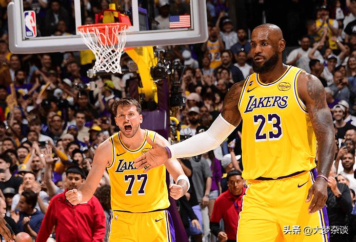 我说湖人今天这场球是他们本赛季打的最好的一场，应该没人反对吧？

东契奇最后0.