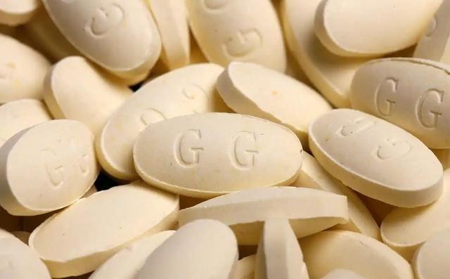 “吃点钙片，骨头才不脆”，这是很多中老年人挂在嘴边的话。可不少人不知道，补钙补得