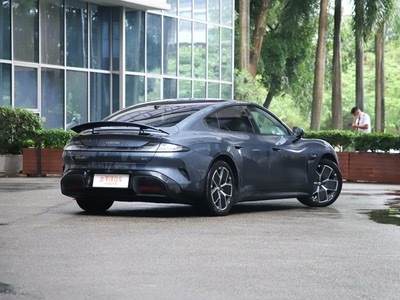 小米SU7近期在智能驾驶感知层面完成升级，新增对路面异形障碍物的识别能力，包括石