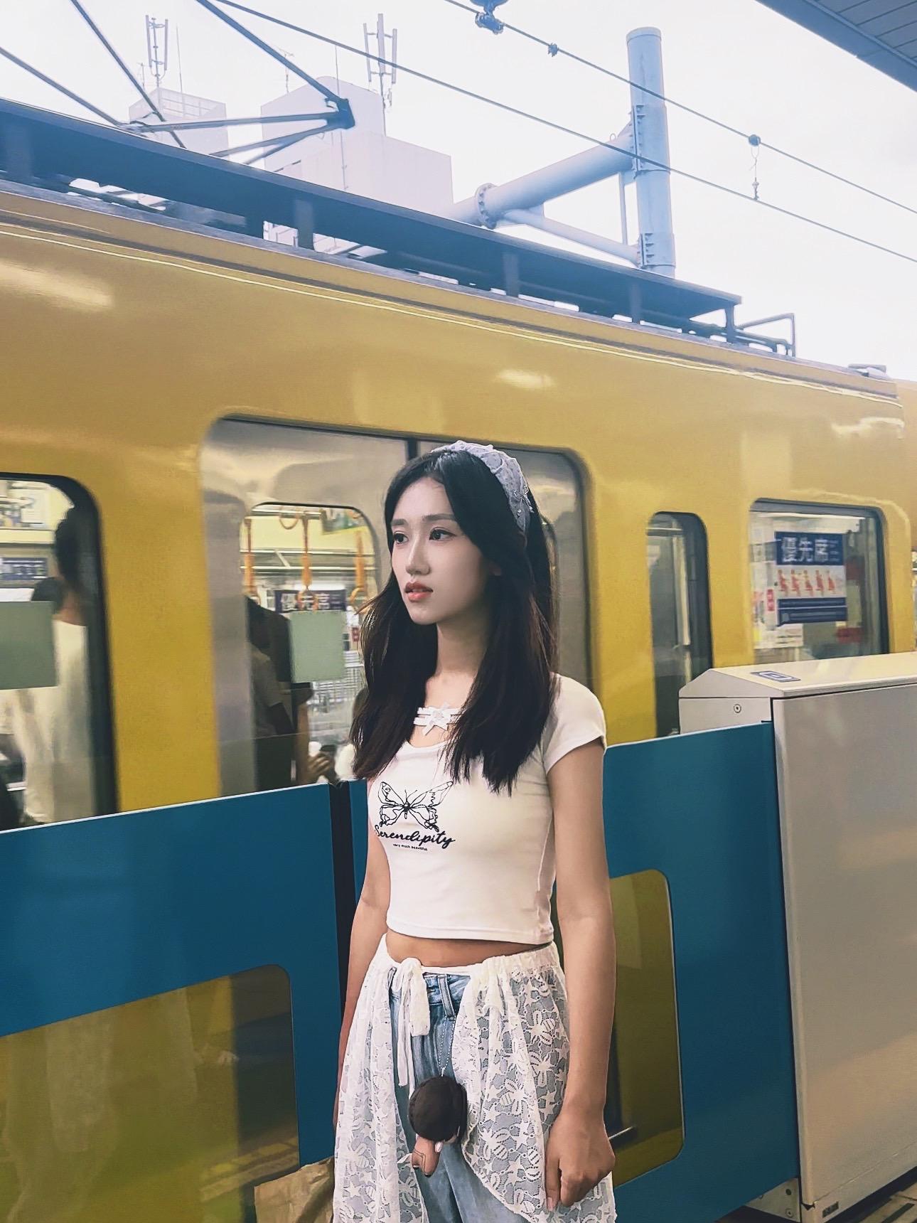 就喜欢这种土到掉渣的情歌。越土越喜欢 抽象
