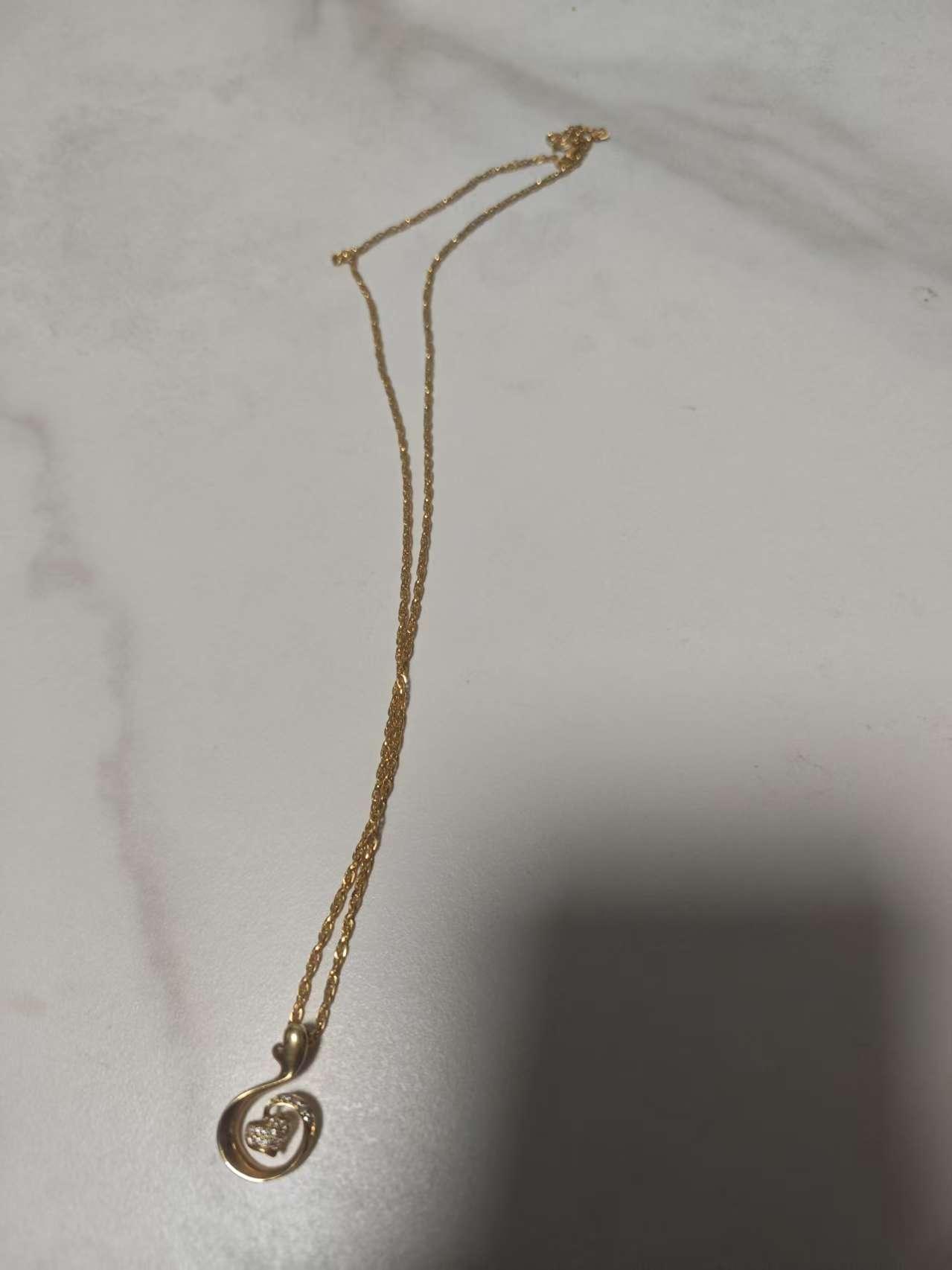 听说金价很值钱，找了一圈十年前的也就只有它了，其他的都是铂金，还是自己没眼光啊，