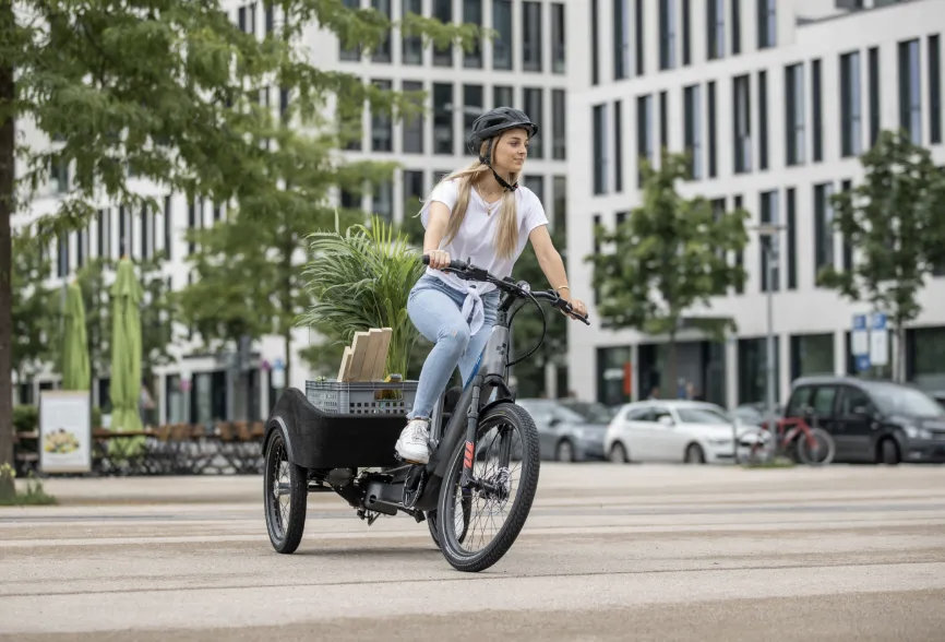 车市热门 近期，德国知名自行车制造商Cube与BMW合作的结晶——Trike F