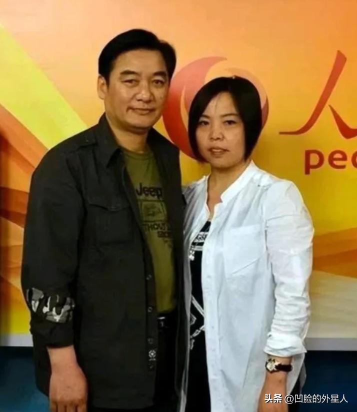 1985年，安徽21岁战士壮烈牺牲，战友方海鹰放弃上军校，替他尽孝，父母感动得泪