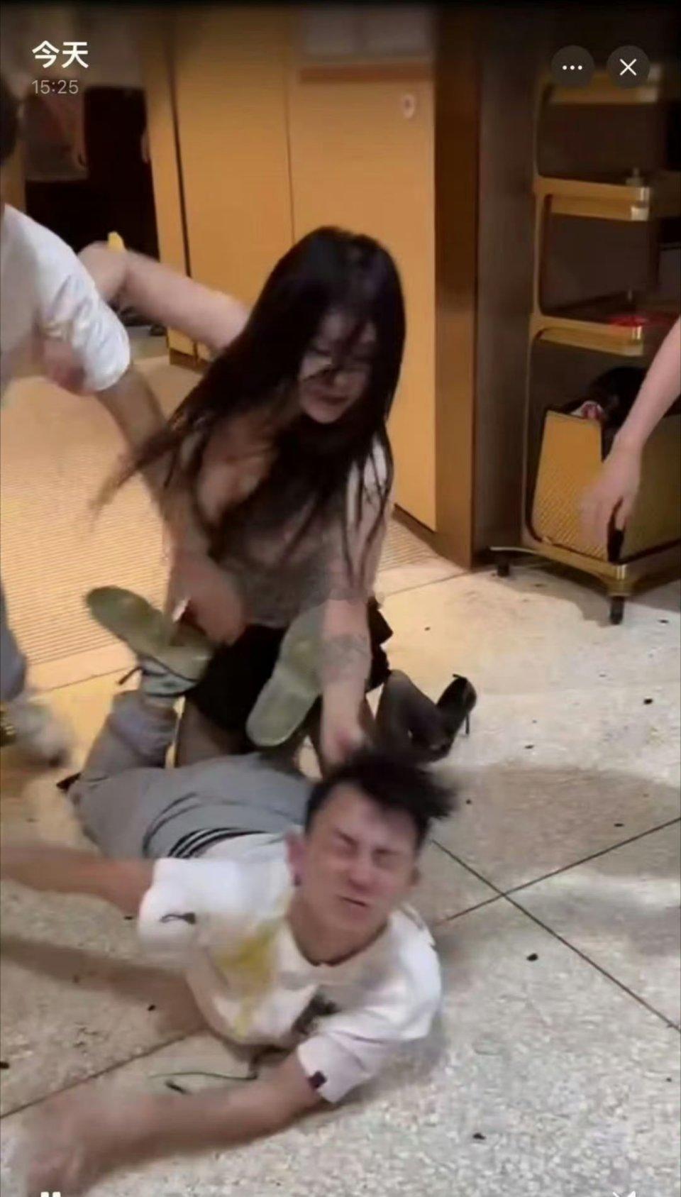 发生了什么事，竟然能把一个小姐姐的武力值和武松拉到一个平等的高度？ ​​​