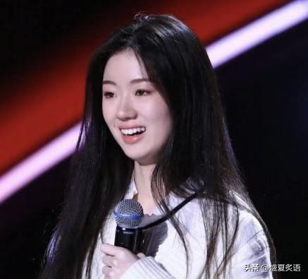 李荣浩，开撕单依纯！
3月29日，一向低调不爱惹事的李荣浩，突然在社交平台晒出长