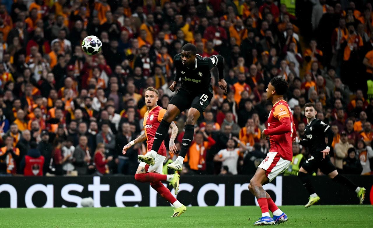 尤文图斯客场2-5加拉塔萨雷，卡卢卢赛后采访：

“丢球总是源于我们的失误，但对