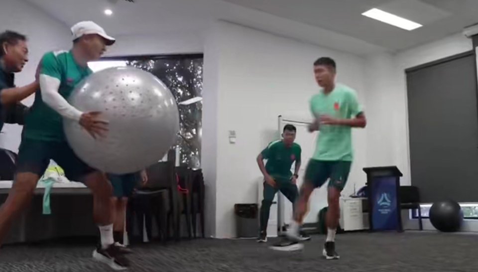 邵佳一将迎执教首秀从球员到主帅，邵佳一终于站上教练席。这不仅是一场首秀，更是一次