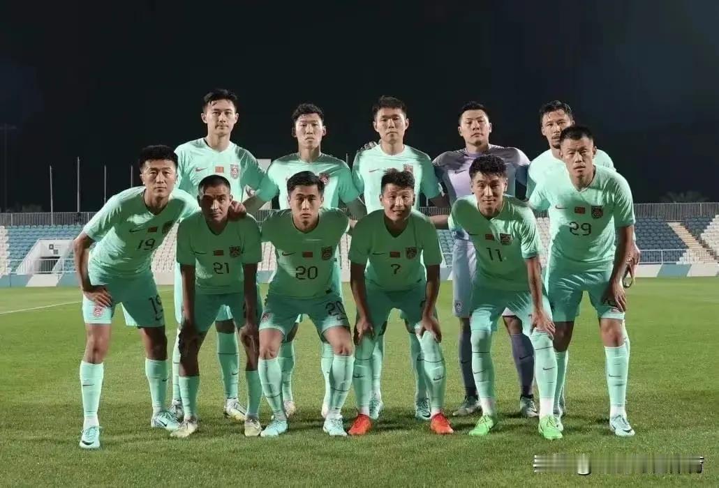 国足继续进行封闭式热身赛！元旦之日晚20点国足将对阵中国香港

#2023年度创