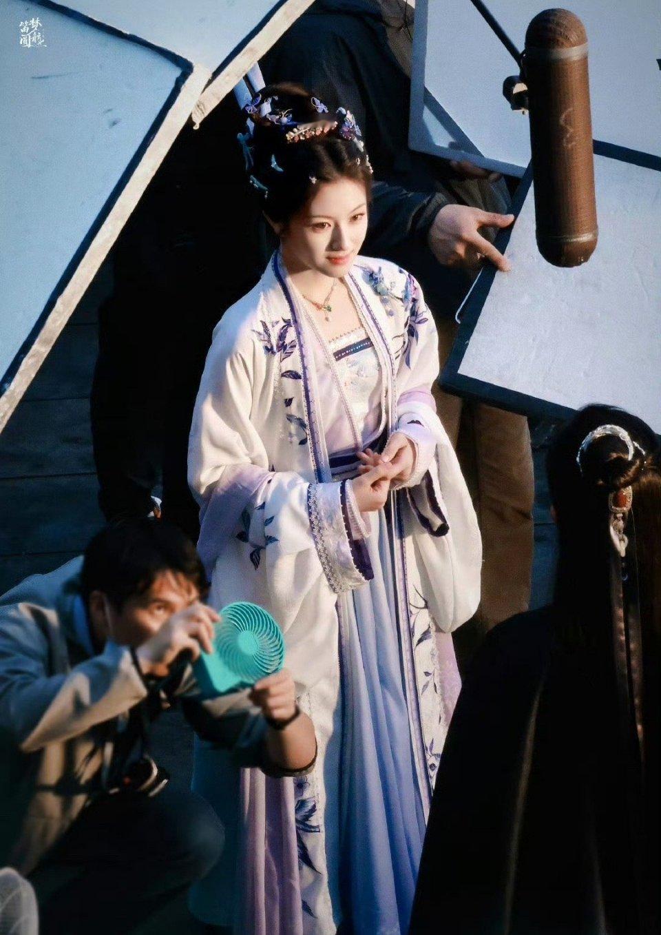 李兰迪新剧路透，这套妆造好看[哆啦A梦吃惊][羞嗒嗒] ​​​