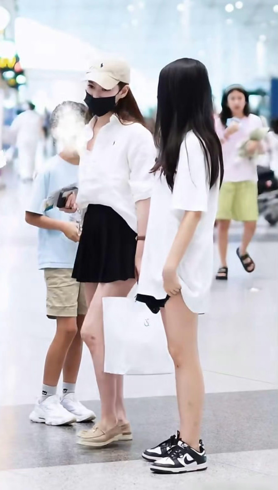 看到这种画面还是挺感慨的，汪小菲和前妻的儿子女儿都这么高了！[柯基][柯基][柯
