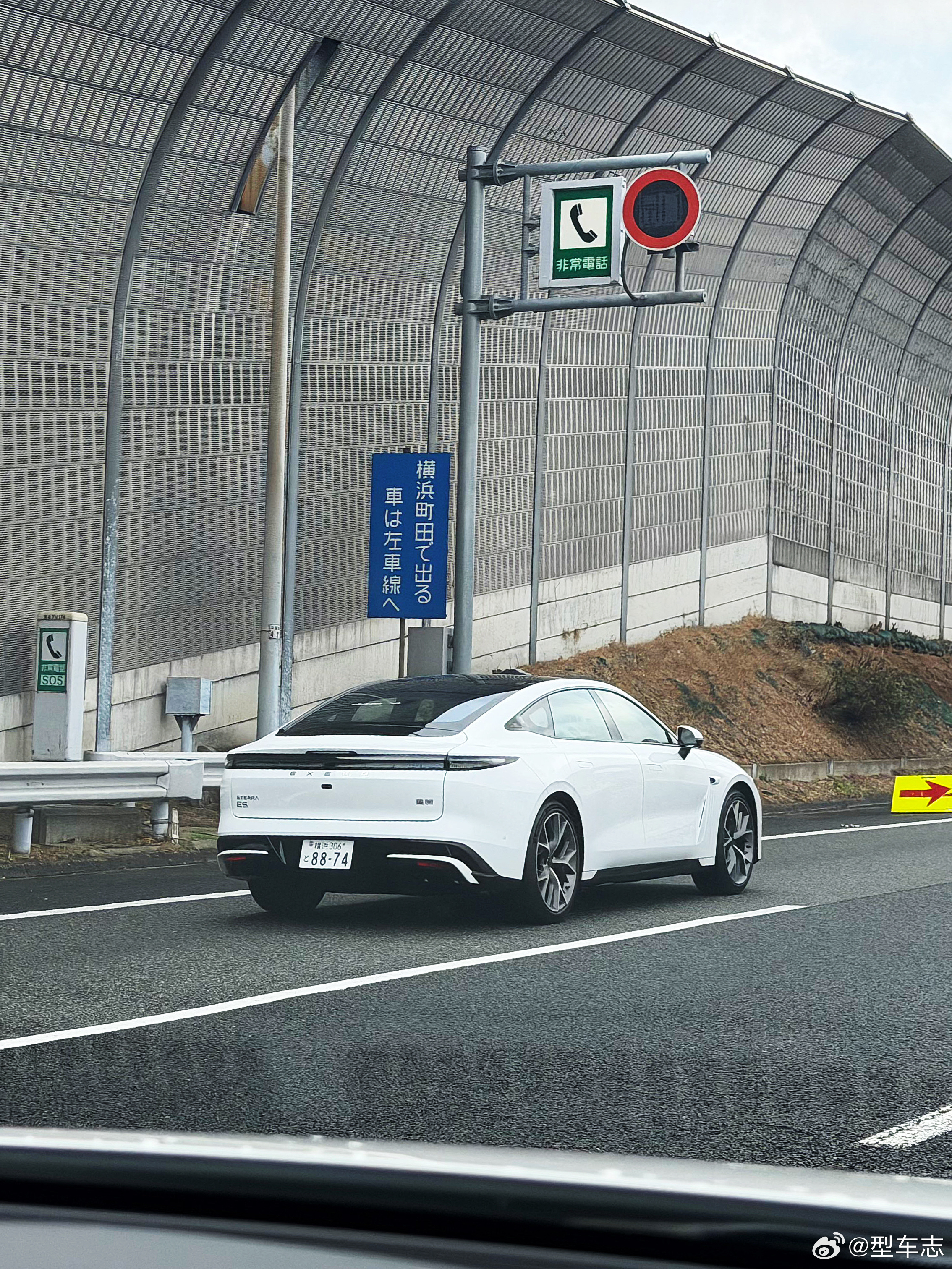 型车街拍 吉利星纪元ES也卖到日本了？你别说，白牌这么一挂，还真有点百万级四门大