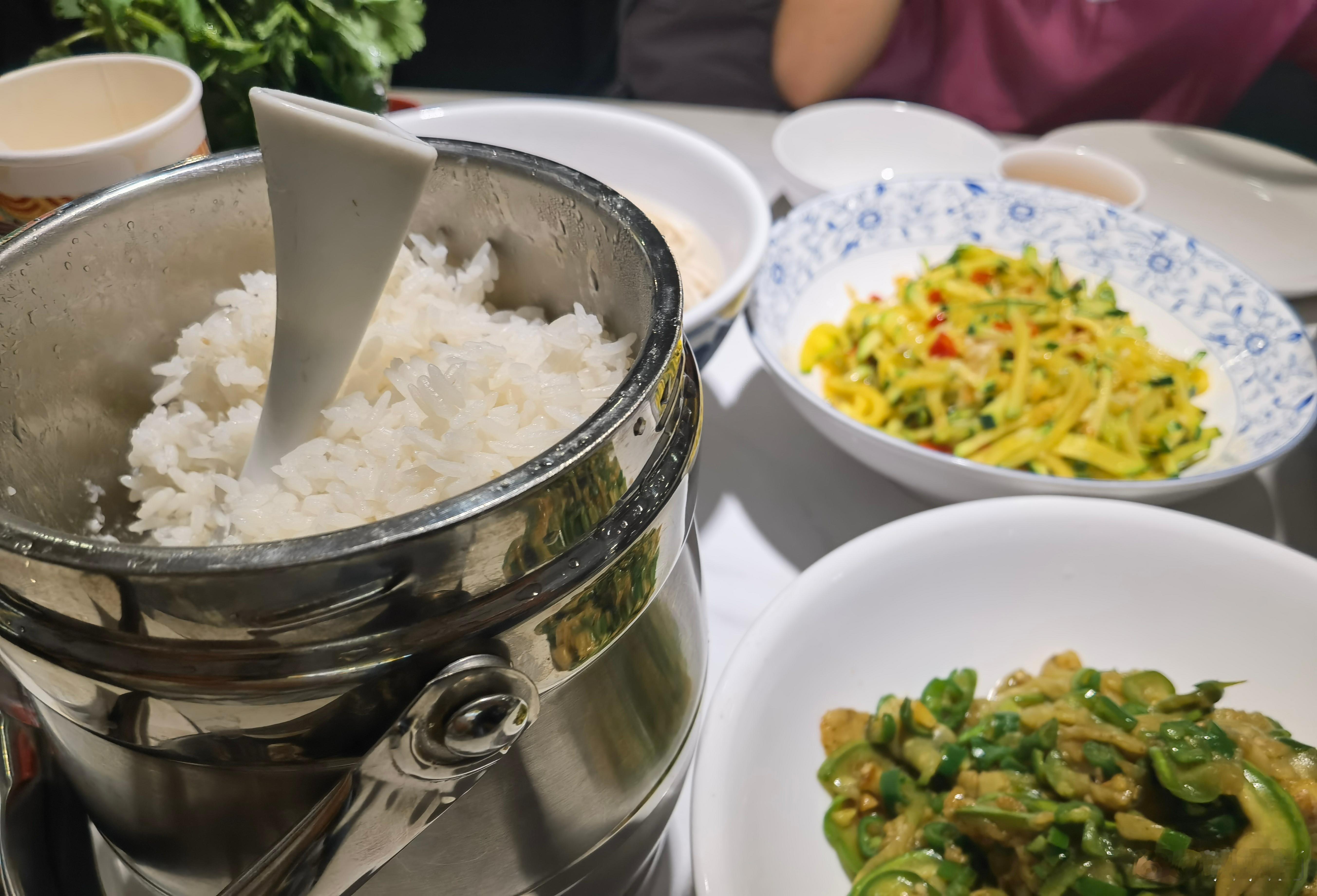 已经很注意了，可还是吃出了肠胃炎[允悲]这两天基本上干看着，喝点温水度日。 ​​